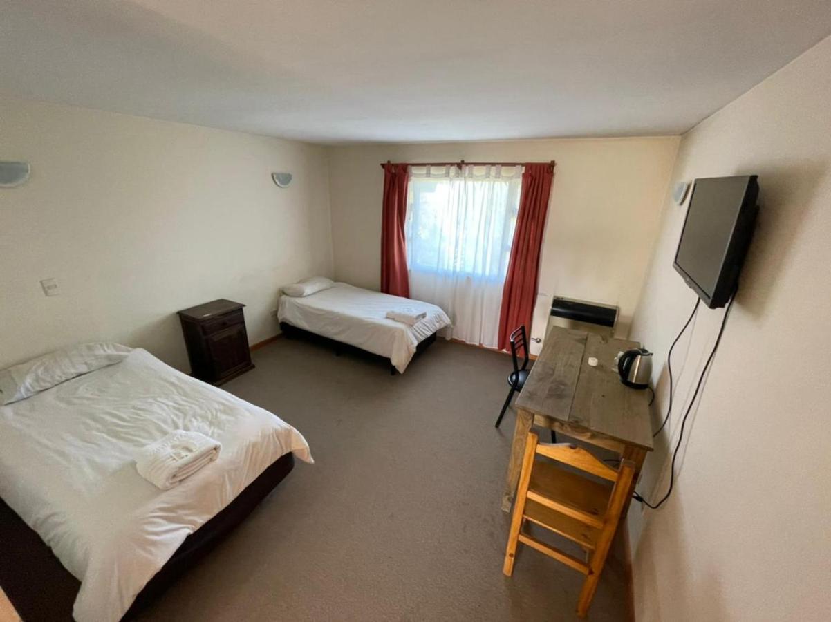 Hotel Hosteria Lago Cardiel Gobernador Gregores Esterno foto